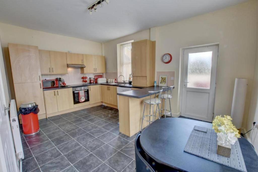 Pomfret House, Perfect Guest Villa in Burnley Extérieur photo